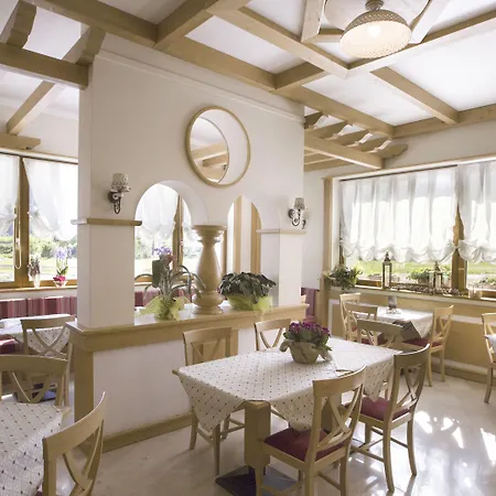 Alma Living Hotel- Al Girarrosto ヴェンゾーネ