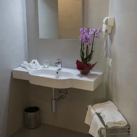 Alma Living Hotel- Al Girarrosto Otel Venzone