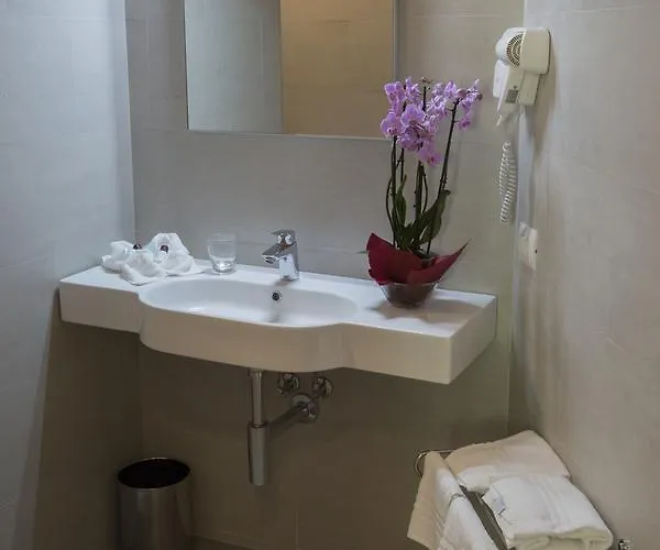 Alma Living Hotel- Al Girarrosto Hotel Venzone